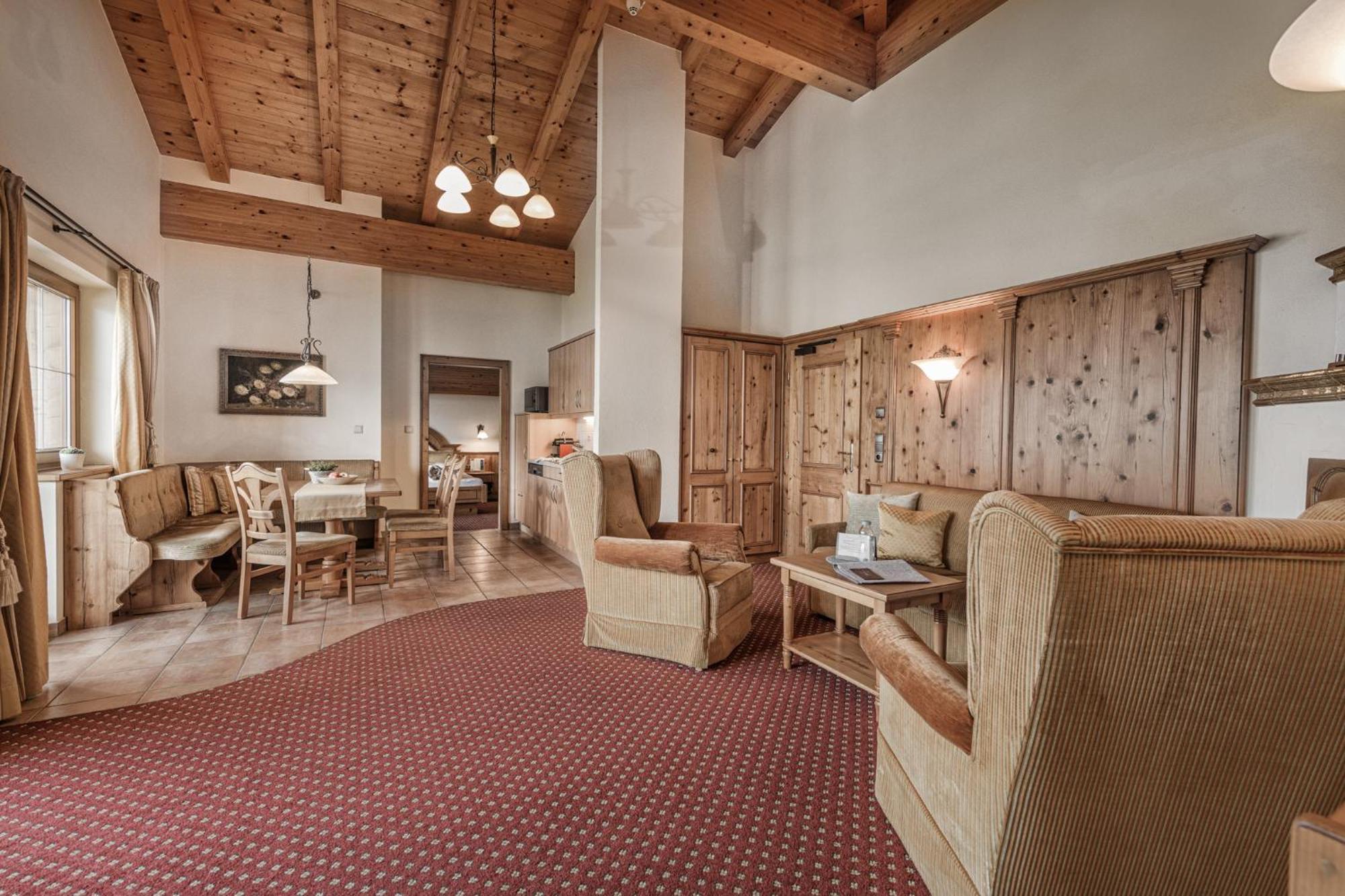 Aster Boutique Hotel & Chalets Fuegenberg Quarto foto
